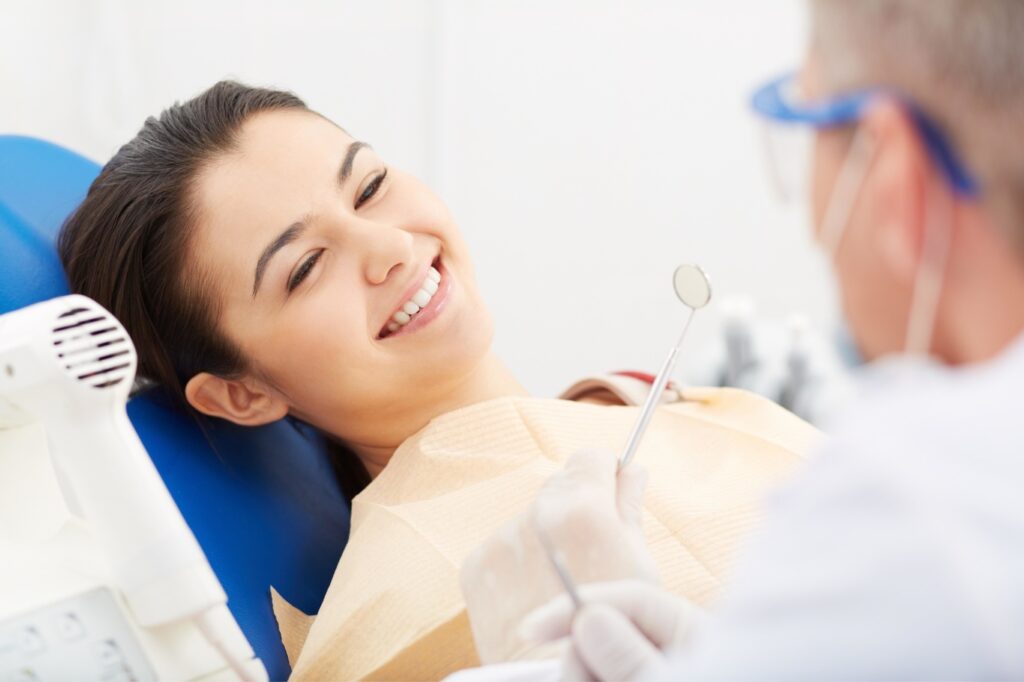 patient visiting dentist
http://pristinealigner.com/